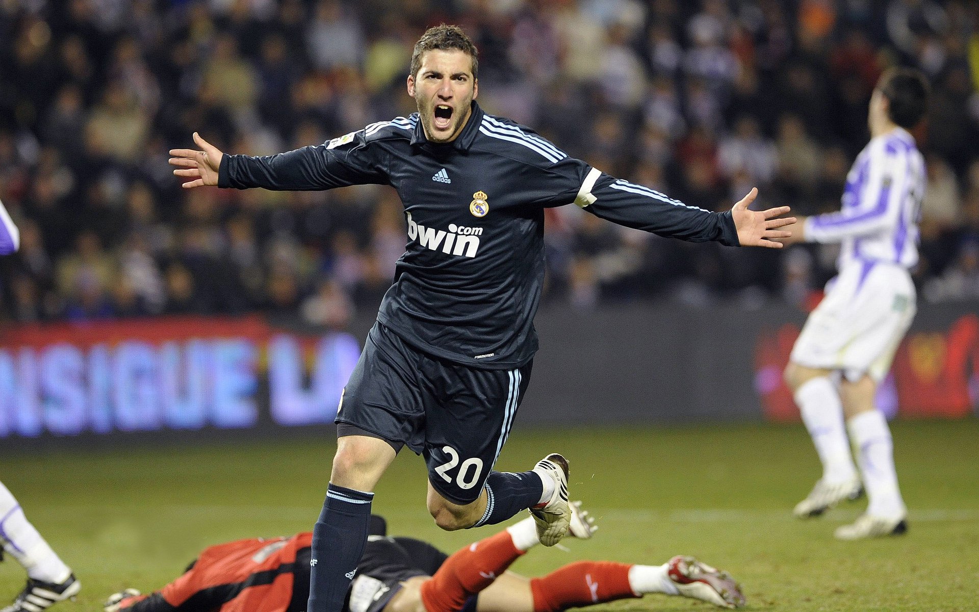 周冠宇手感滚烫，带领国际米兰血战切尔西，赛后一句话霸气侧漏